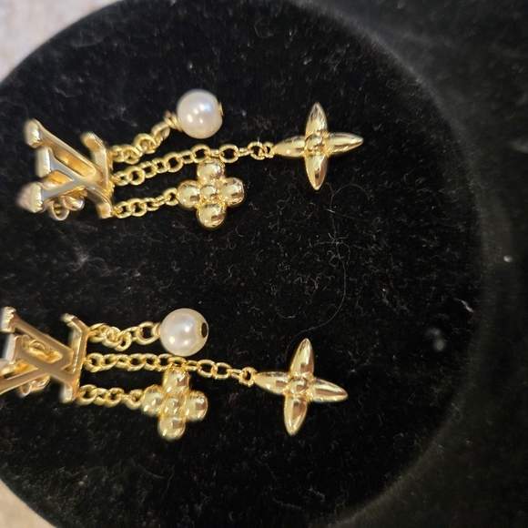 Louis Vuitton Gold Dangle Earrings - Picture 4 of 13